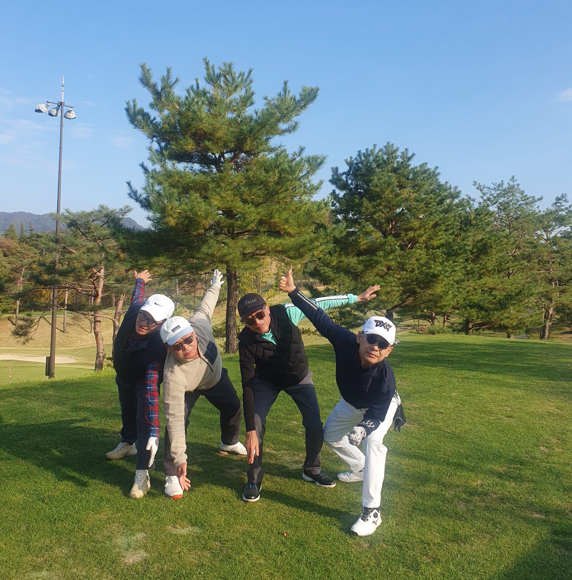 2025년 스포츠한국 골프지도자연맹 참가자들의 골프도즐겁게 사진도 즐겁게